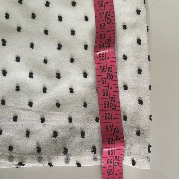 White and black dotted shirt - Picture 7 of 8